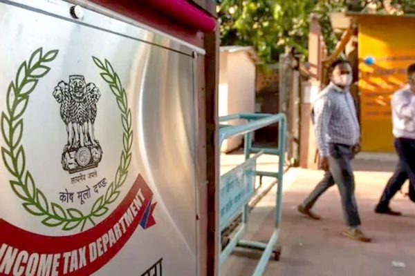 IT searches in 16 areas..Refund over 500 crores